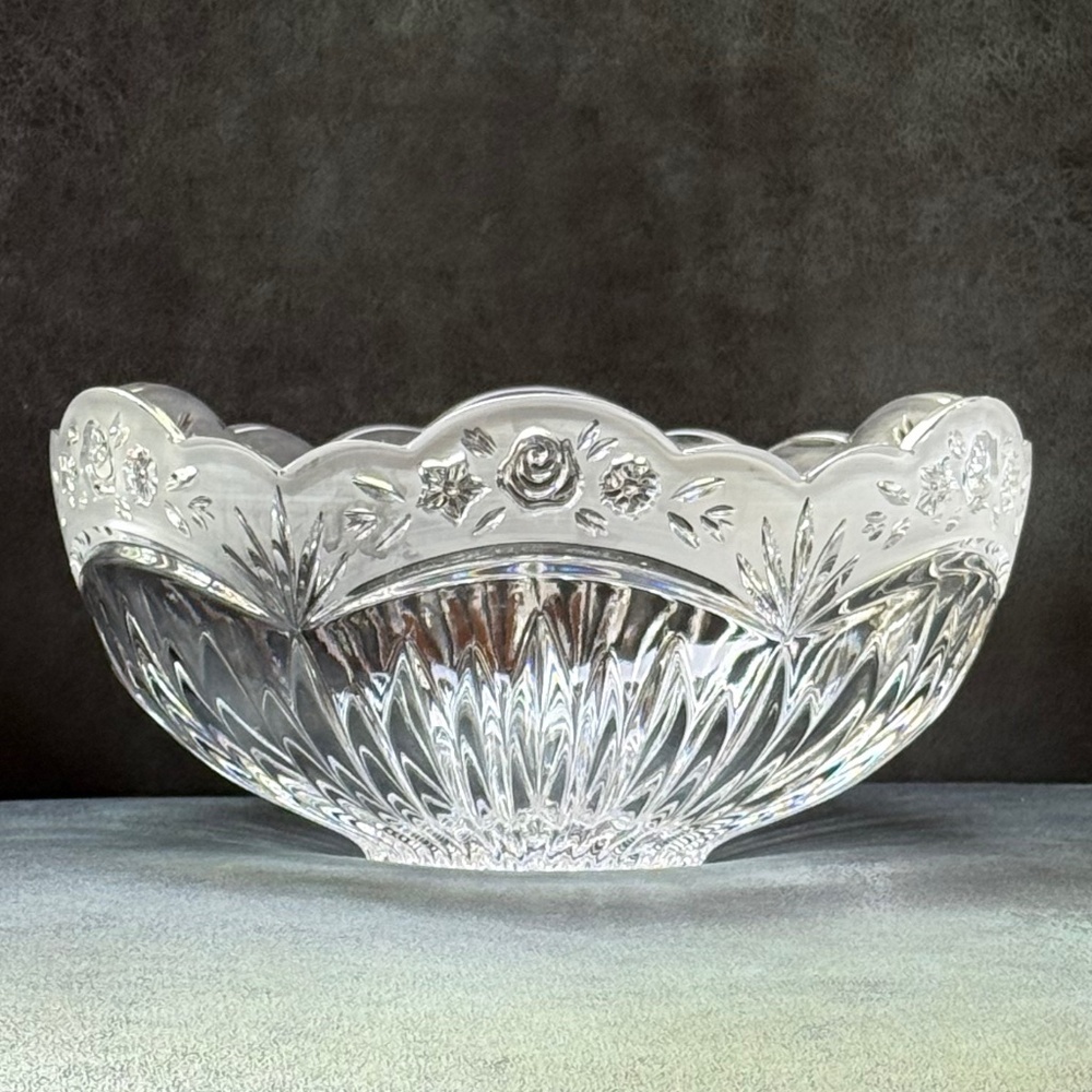 Oneida Crystal Southern Garden Centerpiece Bowl 9 1/2"